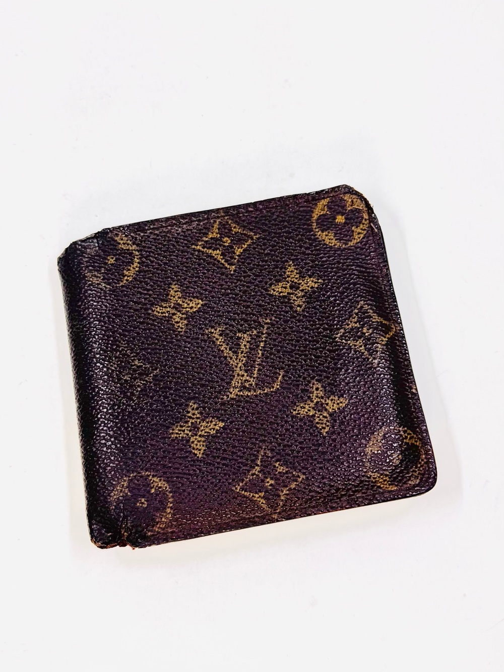 Louis Vuitton LV Men’s Vintage Leather Monogram Bifold Wallet